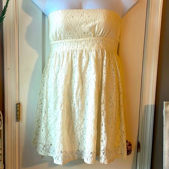 Forever 21 Dresses & Skirts - Forever 21 Cream Strapless Lace Dress